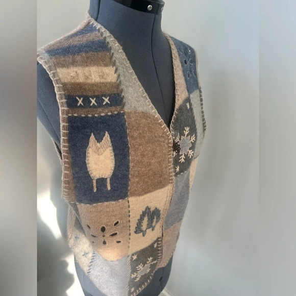 Woolrich Vintage Sz M  100% Wool Zip Snowflake Winter Patchwork Sweater Vest - Picture 3 of 16